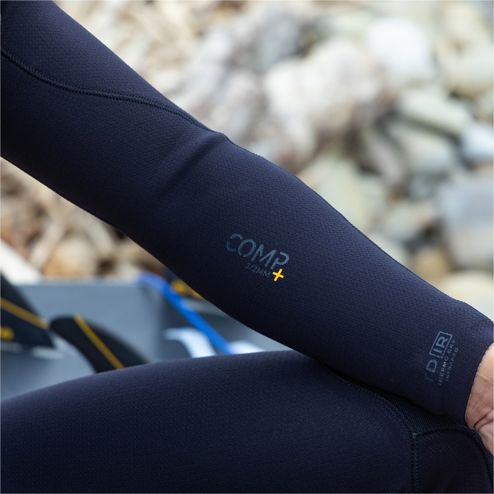 2026 Xcel Heren Comp + 5/4mm Met Capuchon Borst Ritssluiting Wetsuit MN54CPH4 - Black